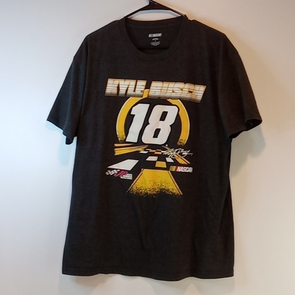 NASCAR Kyle Busch #18 Men's Size XL Gray Crew Neck Short Sleeve Tee Shirt EUC!